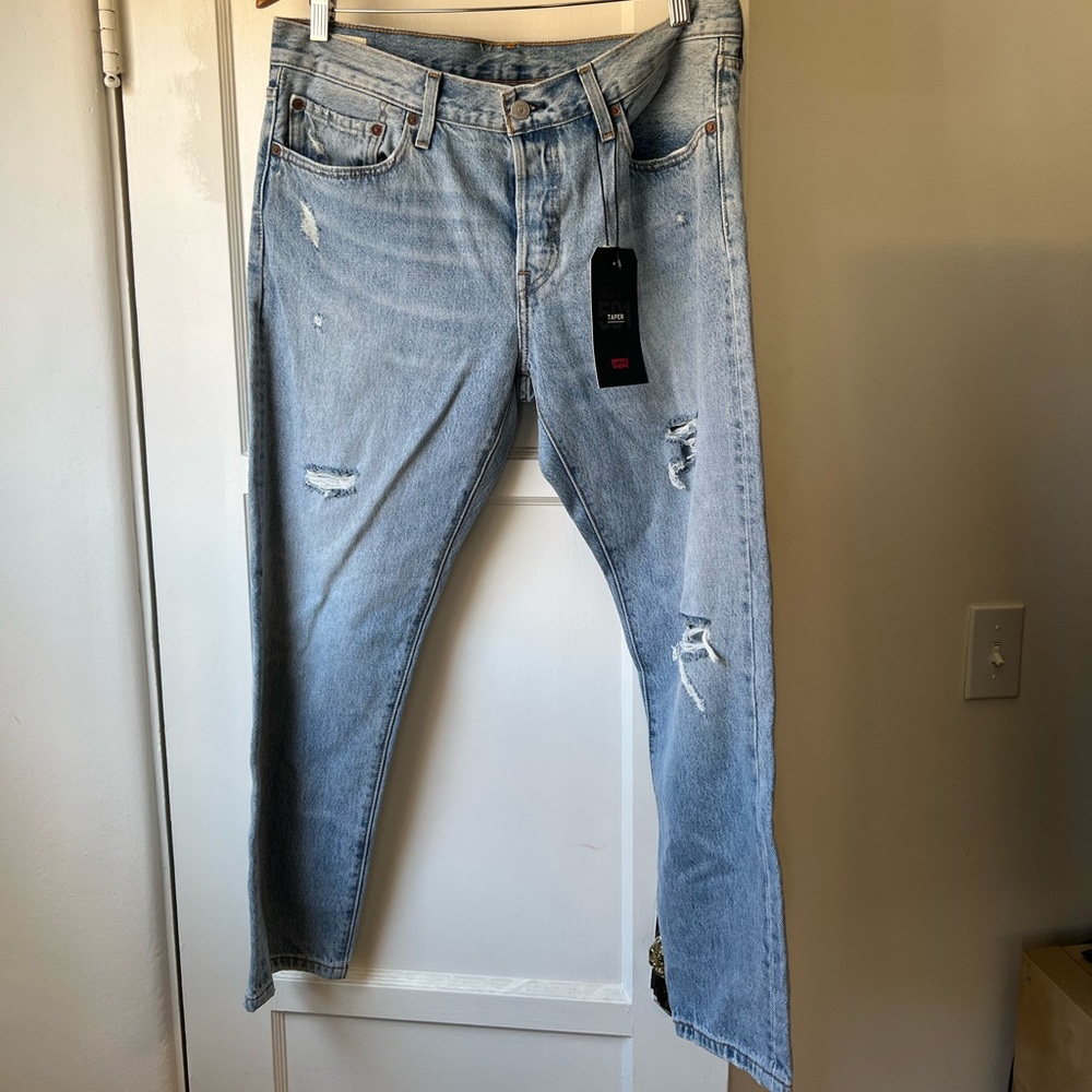 NWT Levi’s Taper Blue Jeans